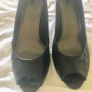 ⬇️ JUST REDUCED⬇️ Black heels